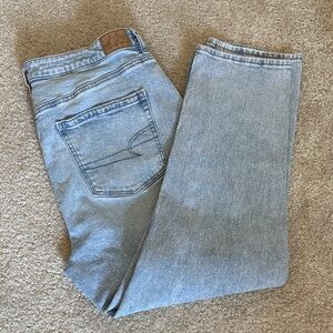 American Eagle Outfitters Light Blue Women's Strigid Mom Jeans